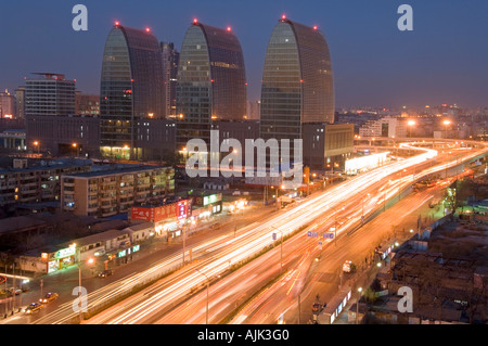 Nightview di Xihuan piazza un nuovo centro affari a Pechino Foto Stock