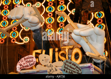 Ninot papier maché figura 'Las Fallas' fiesta a Valencia Spagna Foto Stock