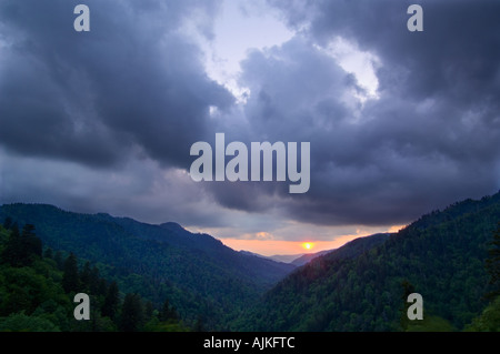 Tramonto da si affacciano sul lato del Tennessee di ritrovata Gap Road, Great Smoky Mountains National Park, Tennessee, Stati Uniti d'America Foto Stock