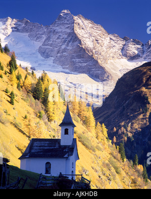 A - Tirolo: Cappella e Olperer montagna nella valle di Valser Foto Stock