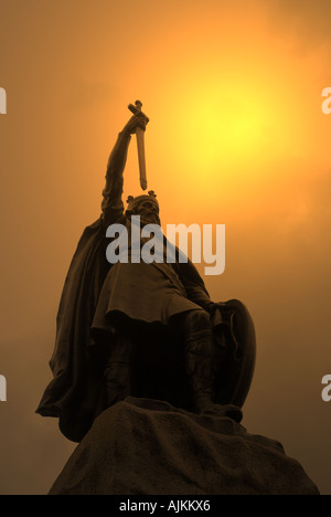 King Alfred statua scolpita da Hamo Thornycroft in Winchester Hampshire Foto Stock