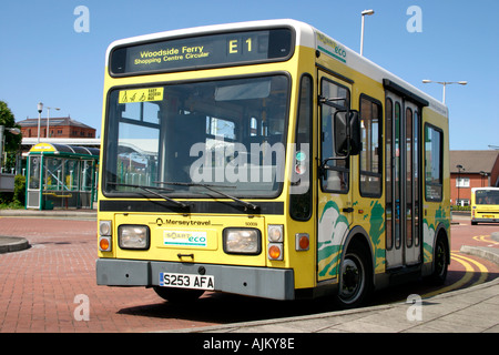 Un bus elettrico il EcoBus azionato da Mersey Travel New Brighton Inghilterra Foto Stock