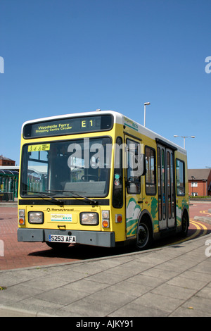 Un bus elettrico il EcoBus azionato da Mersey Travel New Brighton Inghilterra Foto Stock