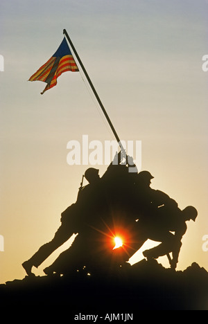 US Marine Corps War Memorial stagliano in Al Cimitero Nazionale di Arlington a sunrise Foto Stock