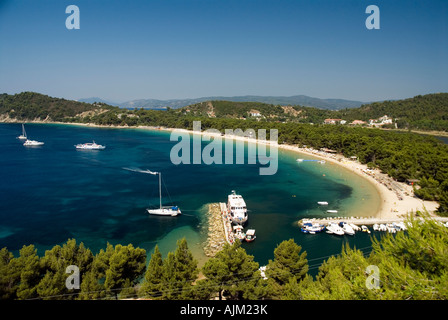 La spiaggia Koukounaries Skiathos Sporadi isola del Mar Egeo Grecia mediterranea Foto Stock