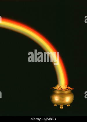 Pentola d'oro alla fine dell'arcobaleno Foto Stock