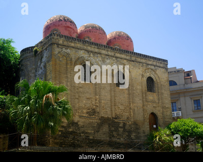 Piazza Bellini Palermo Sicilia Italia San Cataldo con caratteristica arabo elementi architettonici Foto Stock