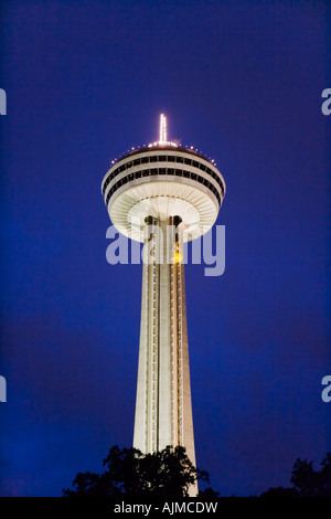 La Torre Skylon Niagara Falls Ontario Canada di notte Foto Stock