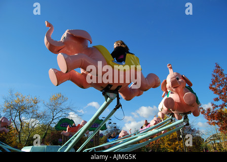 "Flying Jumbo's Ride, "Toytown", parco a tema Chessington World of Adventures, Chessington, Surrey, Inghilterra, Regno Unito Foto Stock