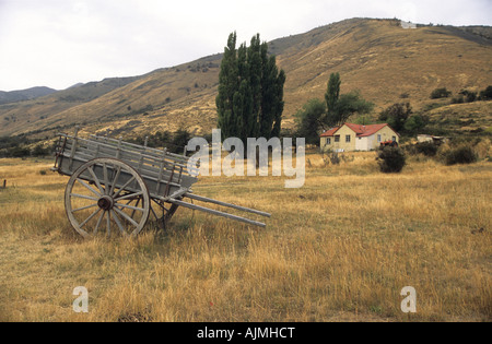 Vecchio carrello su Estancia Nibepo Aike, vicino a El Calafate, Patagonia, Argentina Foto Stock