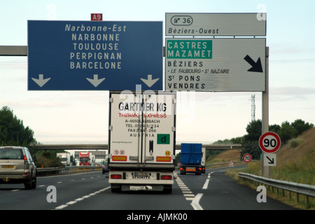 Il francese autostrada A9 segnaletica direzionale di giunzione autocarro di trasporto Francia meridionale dell'UE Foto Stock