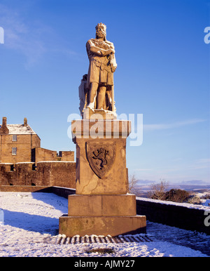 Statua di Robert the Bruce, re di Scozia, sul Castello di Stirling esplanade, Stirling, Scozia, Regno Unito Foto Stock