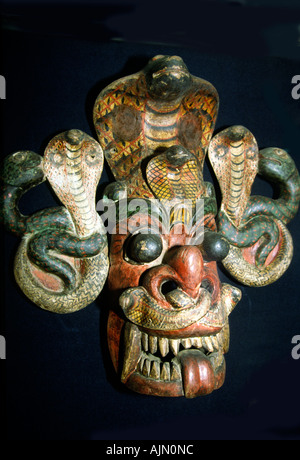 Sri Lanka Artigianato Naga Raksha Cobra maschera Museo Nazionale di Kandy Foto Stock