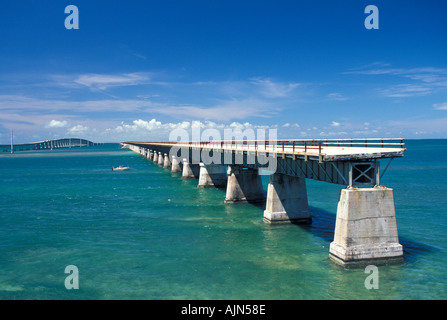 Florida Keys vecchio Overseas Highway ponte Ponte per nulla vecchia a 7 miglio a ponte con sezione mancante Foto Stock