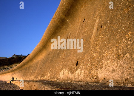 Portland mare costiero muro di difesa nella contea di Dorset England Regno Unito Foto Stock