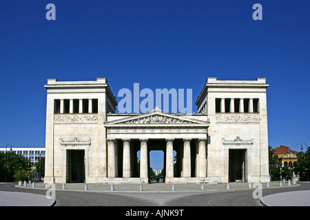 Propylaeen, Koenigsplatz (King Square), Monaco di Baviera, Germania Foto Stock