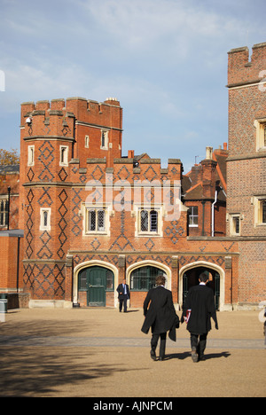 Eton College studenti, Eton College di Eton, Windsor, Berkshire, Inghilterra, Regno Unito Foto Stock