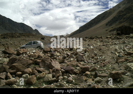 Baralacha La mountain pass dell Himalaya, strada Manali - Leh, India estate hill peak Foto Stock