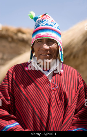 Demetrio Limachi, che ha costruito la maggior parte delle barche reed di Thor Heyerdahl all'Eco Villaggio Andino,Lago Titicaca, Bolivia Foto Stock