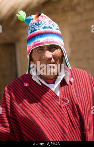 Demetrio Limachi, che ha costruito la maggior parte delle barche reed di Thor Heyerdahl all'Eco Villaggio Andino,Lago Titicaca, Bolivia Foto Stock