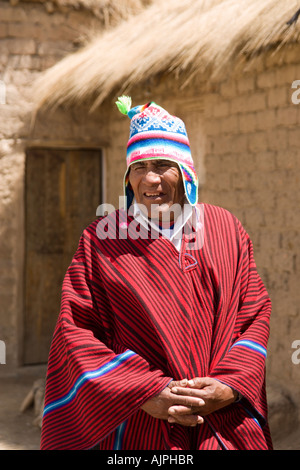 Demetrio Limachi, che ha costruito la maggior parte delle barche reed di Thor Heyerdahl all'Eco Villaggio Andino,Lago Titicaca, Bolivia Foto Stock