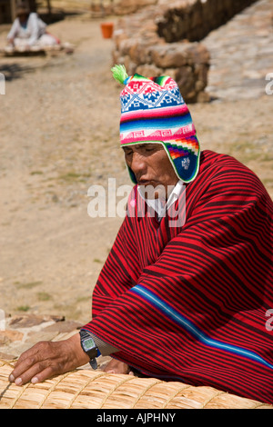 Demetrio Limachi, che ha costruito la maggior parte delle barche reed di Thor Heyerdahl all'Eco Villaggio Andino,Lago Titicaca, Bolivia Foto Stock