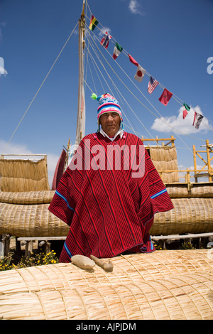 Demetrio Limachi, che ha costruito la maggior parte delle barche reed di Thor Heyerdahl all'Eco Villaggio Andino,Lago Titicaca, Bolivia Foto Stock