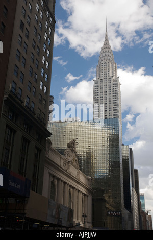 Chrysler Building e Grand Central Terminal Dal quarantaduesimo Street, New York, Stati Uniti d'America Foto Stock