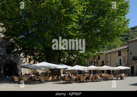 Place de la Libertie St Guilhem le Desert Herault languedoc Francia Foto Stock