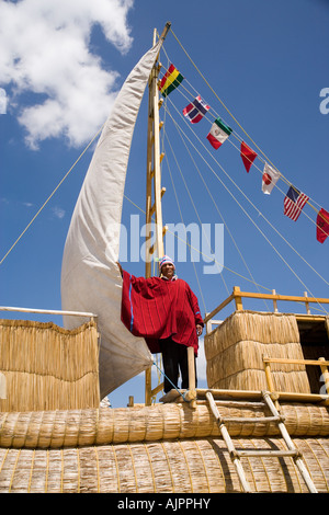 Demetrio Limachi, che ha costruito la maggior parte delle barche reed di Thor Heyerdahl all'Eco Villaggio Andino,Lago Titicaca, Bolivia Foto Stock