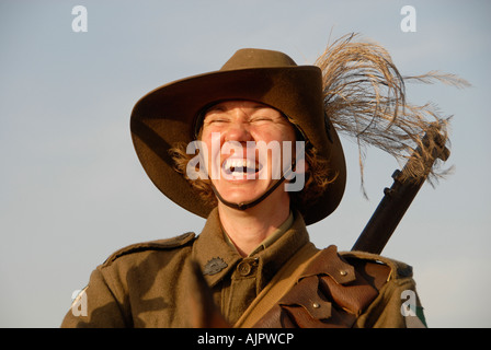 Cavalieri australiani e neozelandesi partecipano alla rievocazione della Battaglia di Beersheba da parte della Anzac Cavallry Charge durante la prima guerra mondiale in Israele Foto Stock