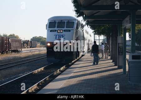 TRE Trinity Railway Express treno a sud della stazione di Irving Texas Ottobre 2007 Foto Stock