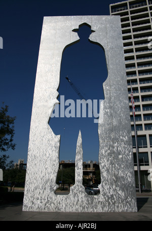 Uomo con valigetta scultura Burnett Plaza Fort Worth Texas Ottobre 2007 Foto Stock