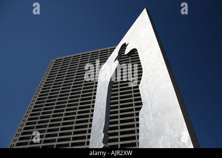 Uomo con valigetta scultura Burnett Plaza Fort Worth Texas Ottobre 2007 Foto Stock