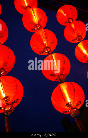 Rosso lanterne di carta all'entrata di Wangfujing Snack Street Beijing Cina Foto Stock