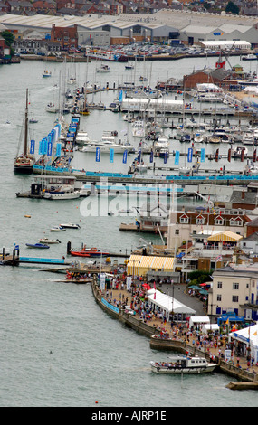 Yacht Haven Antenna Cowes Week Isola di Wight in Inghilterra Foto Stock