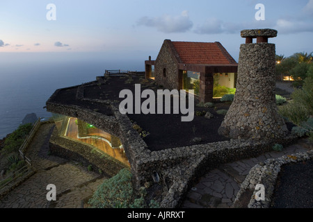 Mirador de la Pena con il suo bellissimo ristorante disegnato dal famoso architetto spagnolo Cesar Manrique Foto Stock