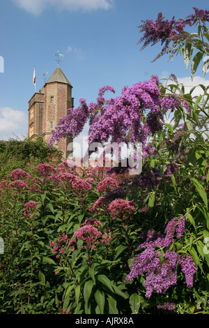 Il castello di Sissinghurst torre del giardino di rose Kent Foto Stock