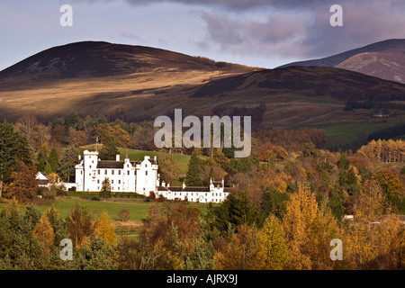 Blair Castle presso il villaggio di Blair Atholl Strath Garry Perth and Kinross in Scozia Foto Stock