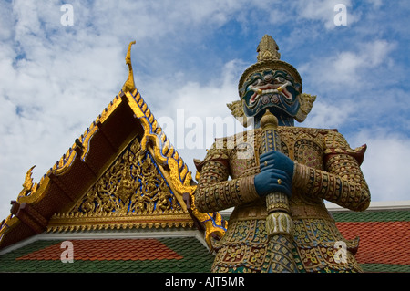 Mitico custode gigante yak al Wat Phra Kaew Foto Stock