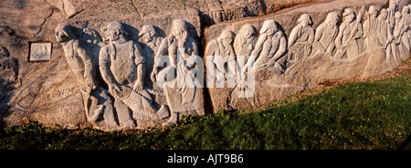 Peggy's Cove, Fisherman's Memorial scolpiti in pietra, Nova Scotia, Canada Foto Stock