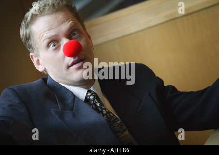 Imprenditore indossando il naso rosso Foto Stock