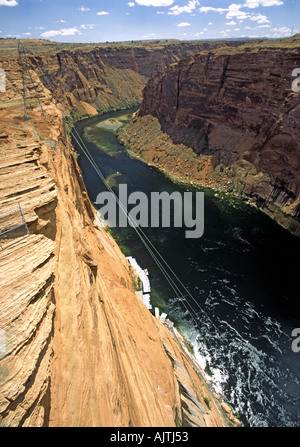 Il fiume Colorado a valle da Glen Canyon Dam, Arizona, Stati Uniti d'America Foto Stock