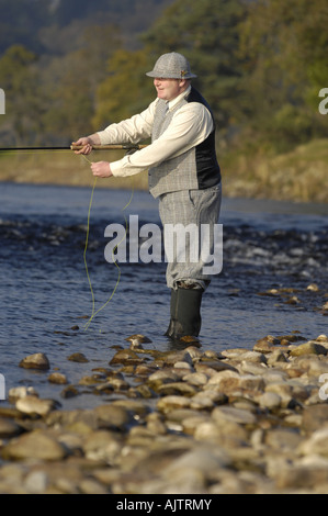 Guide di Pesca Ghillie barca sul fiume Tay Perthshire Scozia Scotland Foto Stock