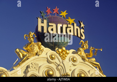 Insegna al neon sul tetto a Harrahs Casino, Las Vegas, Nevada, STATI UNITI D'AMERICA Foto Stock