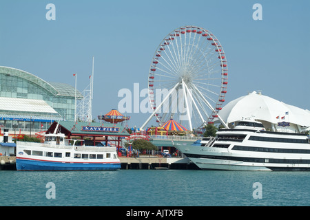 Il Navy Pier piacere complesso Chicago Illinois USA barche e luna park Foto Stock