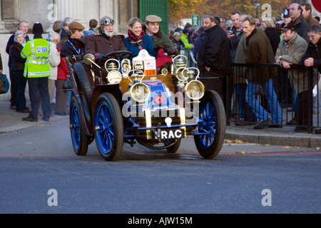 Il principe Michael di Kent e la figlia Signora Gabriella Windsor lasciando Hyde Park in 2007 Londra a Brighton il veterano della vettura da Rally Foto Stock