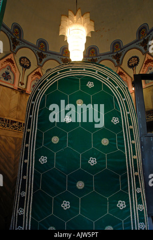 Il cenotafio di Abramo all'interno della moschea di Ibrahim, grotta di Machpela chiamato anche Tomba degli antenati o Grotta dei patriarchi a Hebron in Cisgiordania Foto Stock