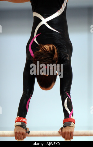 Elizabeth Tweddle esegue su barre al 2006 british ladies campionati di ginnastica Foto Stock