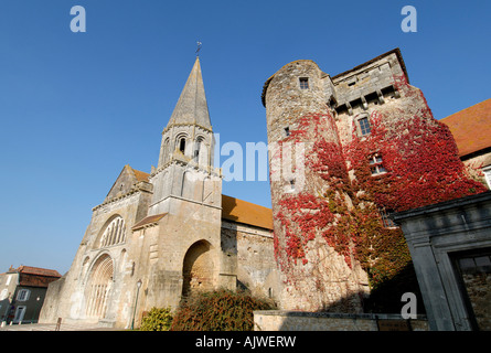 Musée de la Tour e St Laurent Cappella (XII secolo), Montmorillon, Vienne, in Francia. Foto Stock